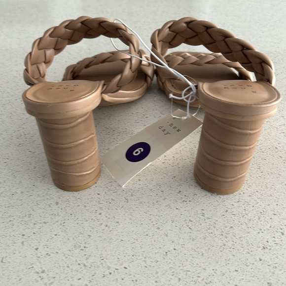 Ladies 3” heeled braided Sandal - Picture 3 of 10